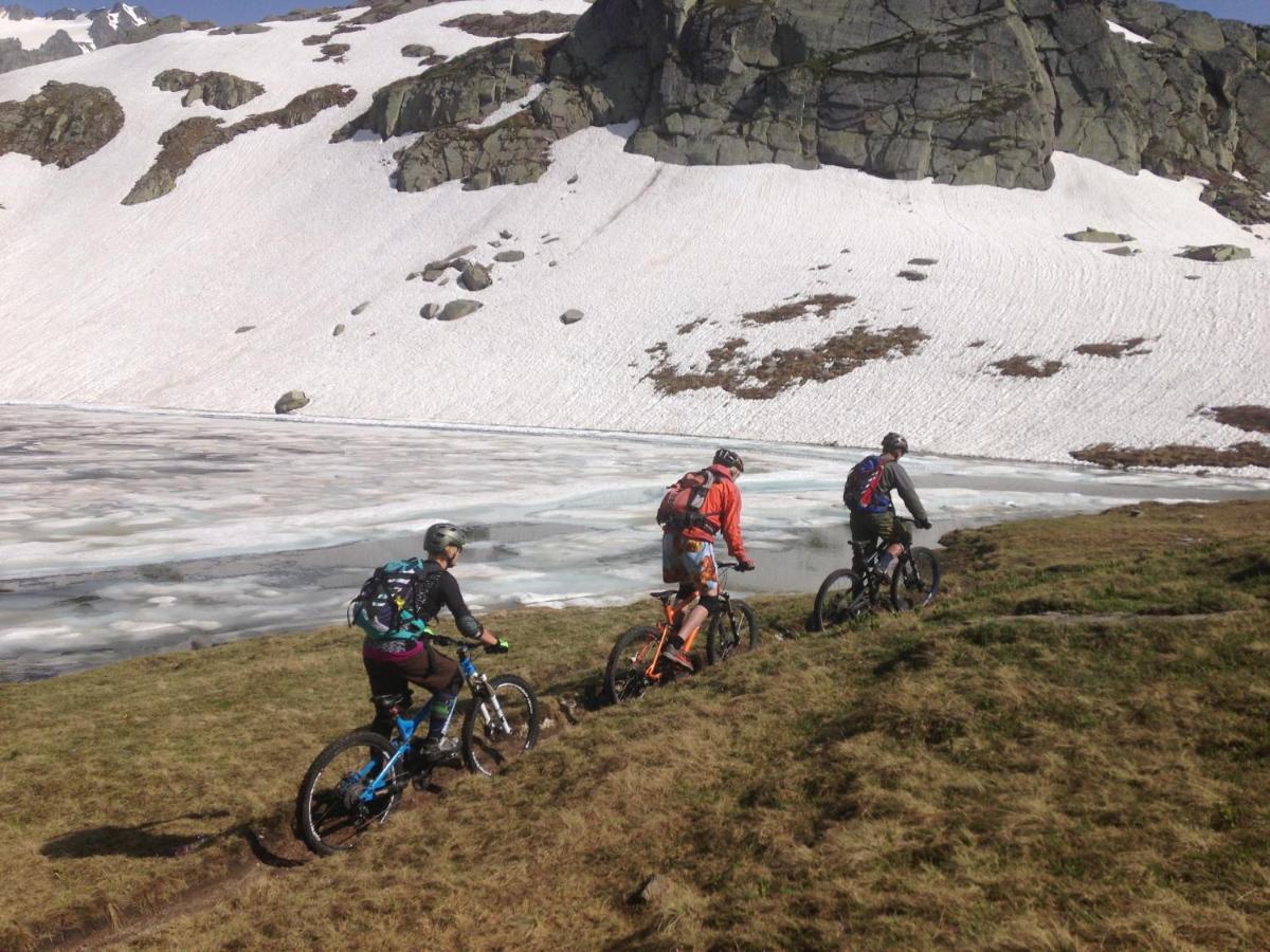 Basecamp Andermatt Villa Bagian luar foto